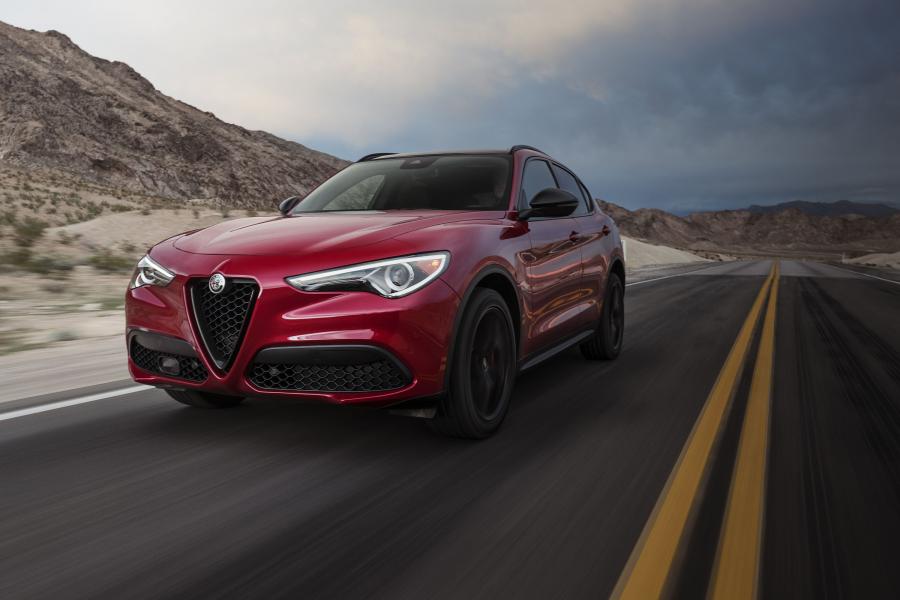  Alfa Romeo Stelvio Nero Edizione (949) 2018 года  (NA) (фото 1 из 10)